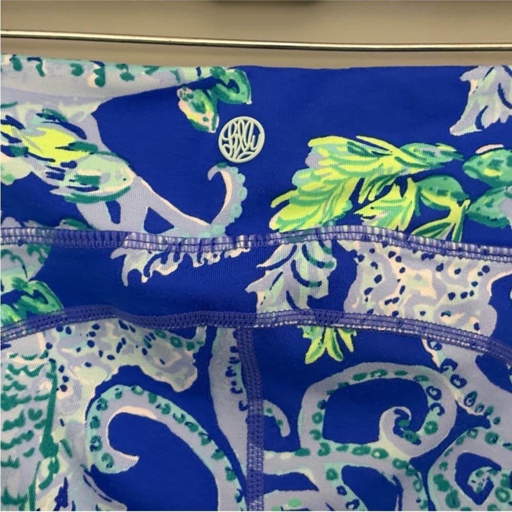 Lilly Pulitzer Luxletic Weekender Cropped Leggings Blue Current Sea Sirens Small - Picture 8 of 14
